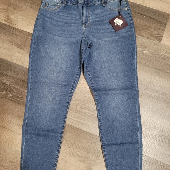 📌SOLD📌Jeans - Picture 2 of 5